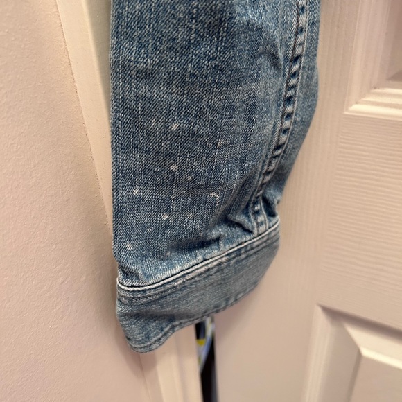 Abercrombie & Fitch Cropped & Fitted Denim Jacket w/Distressing. Size L - Picture 4 of 7